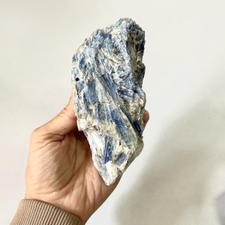 Kyanit 560g