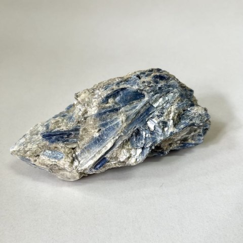 Kyanit 560g