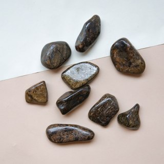 Bronzyt otoczak