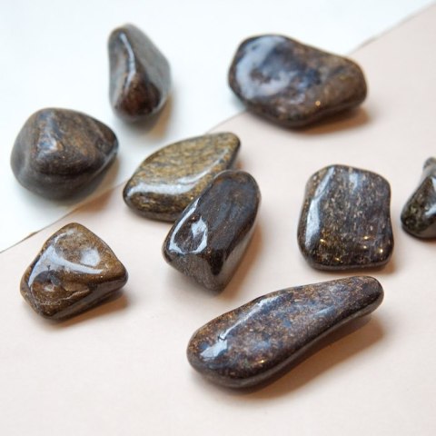 Bronzyt otoczak