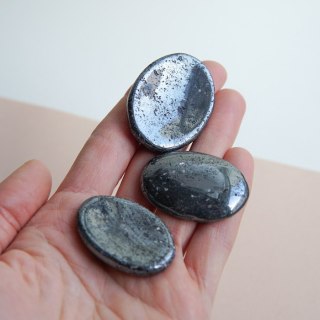 Kamień spokoju - worry stone - kryształ górski