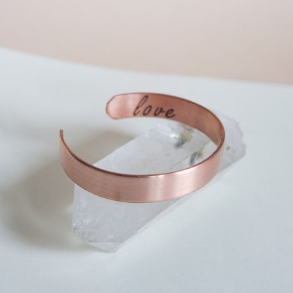 Miedziana bransoletka handmade - z grawerem love