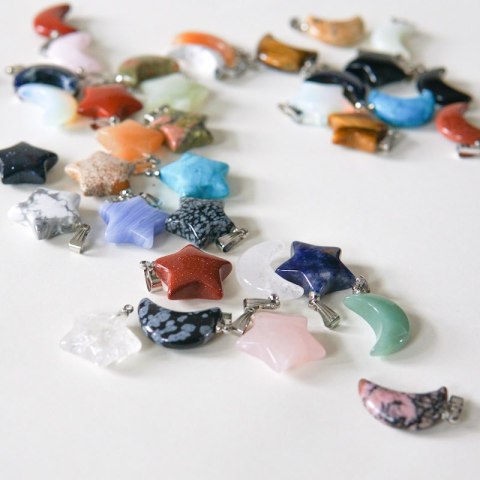 Wisiorek gwiazdka z kamieni naturalnych - kwarc różowy