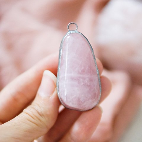 Wisior z kwarcu różowego handmade